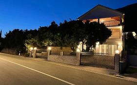 Tole Villa Podaca 2 With Heated Pool